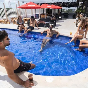 מלון Nomads Party קנקון
